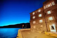 Mira Sea Front Guesthouse Hotels in Komiža