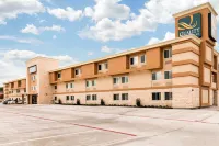 Quality Inn & Suites Plano East - Richardson Hôtels à : Plano