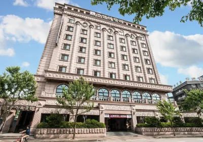 Aura Hotel Hotels near Gojan won Libraries