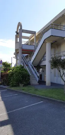 Premiere Classe Bayonne Отели в г. Бриску