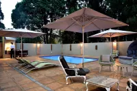 Five O'Clock Zen Boutique Guest House - مسبح