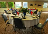 Shilo Inn Suites Hotel - Nampa Suites فنادق في Nampa