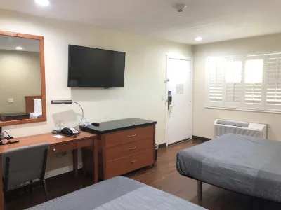 Simply Home Inn & Suites - Riverside Отели рядом с достопримечательностью «Шоппинг-центр Стейтр Бразерс»