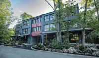 Lofts du Village Hotels in Wakefield