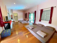 Baan Phor Bangkontee Hotels near Bang Kung Camp Zoo