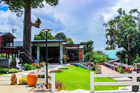 Riverside Hill Resort & Restaurant Отели рядом с достопримечательностью «Sai Yok National Park»