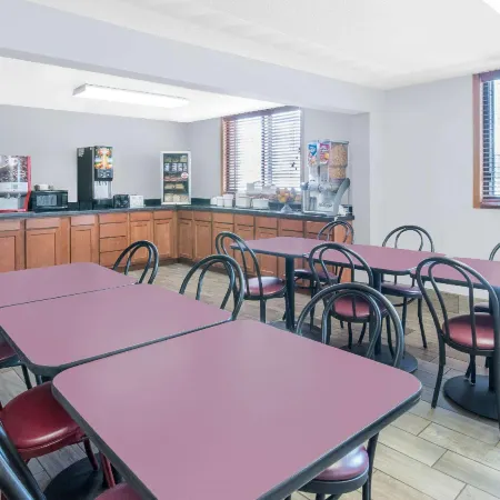Super 8 by Wyndham Watertown