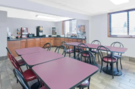 Super 8 by Wyndham Watertown