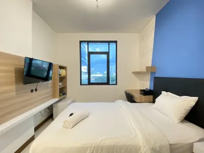 Smart Studio Room Semi Apartment at the Lodge Paskal Near Binus University Hotels in Andir