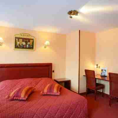 Logis Hôtel de la Croix d'Or Rooms