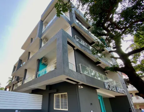 Amigos Candolim Beach