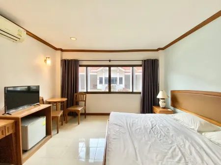 Golden Land Hotel