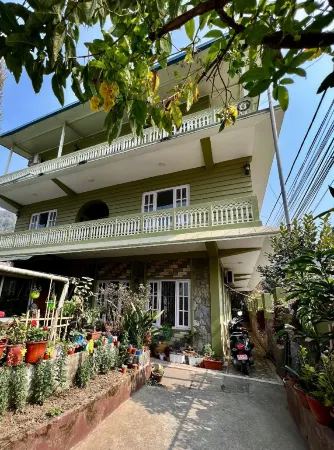 New Hotel Castle Отели рядом с достопримечательностью «Devi’s Fall Pokhara»