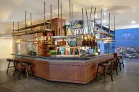 Golden Tulip Pontianak - bar