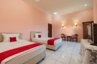 RedDoorz Near Silangit International Airport Hotels in Simangulampe