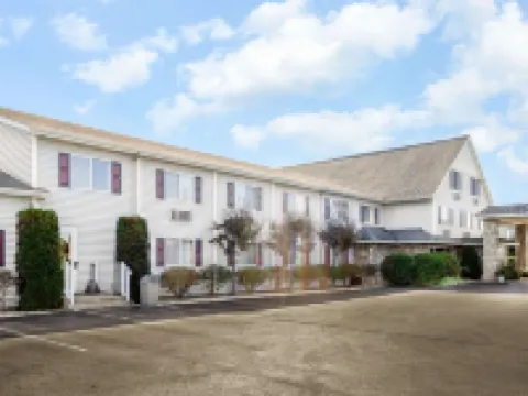 Super 8 by Wyndham St. Ignace Hotels in Mackinac County