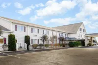 Super 8 by Wyndham St. Ignace Hotels in Moran Township