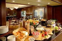 Plaza Inn & Suites at Ashland Creek - breakfast