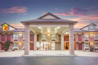 Super 8 by Wyndham Clinton Hotel a Fairfield Bay