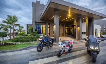 The Crystal Hotel Buriram - Formerly X2 Vibe Buriram