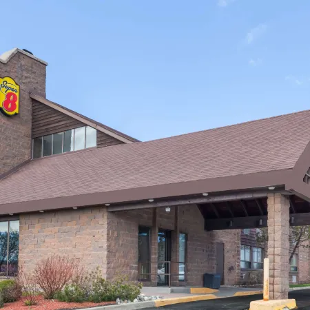 Super 8 by Wyndham Sudbury on