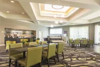 La Quinta Inn & Suites by Wyndham Oklahoma City Norman - 朝食