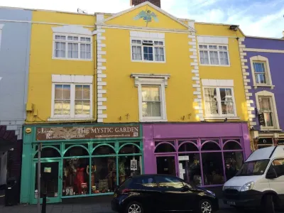 8 Owls B&B Hotels near The Lazy Gecko Cafe