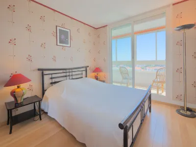 L'Escale Vendée Globe Hotels near Le Jardin de Siméon