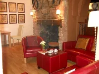 Castle Lodge Wilton Hotels in Walford