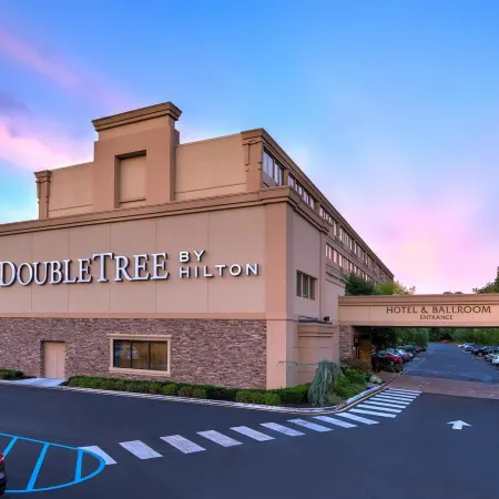 DoubleTree by Hilton Hotel Tinton Falls - Eatontown