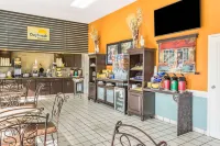 Days Inn by Wyndham Lake Park/Valdosta - breakfast