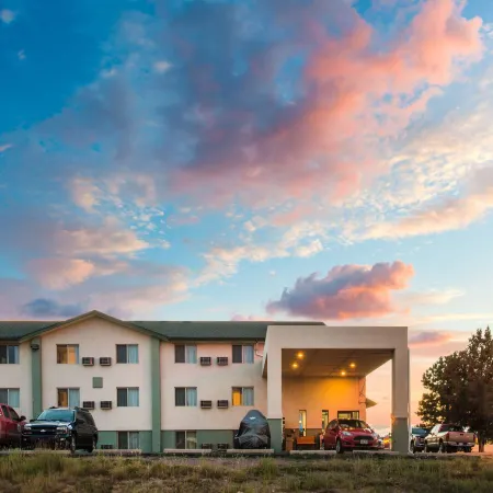 Super 8 by Wyndham Pueblo