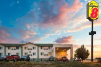Super 8 by Wyndham Pueblo - parking