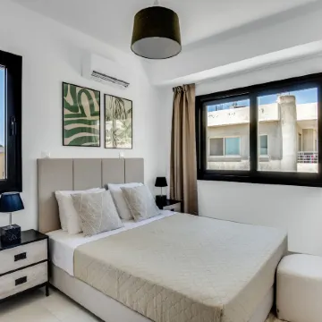 Sanders Elgio - Cute 2-Bdr Apt with Balcony