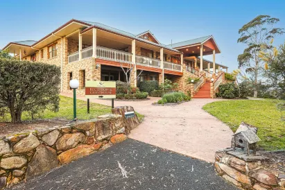 Robyn's Nest Lakeside Resort