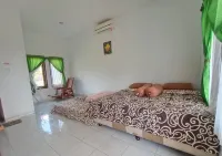 Kampong Nelayan Resort Hotels in Bungatan