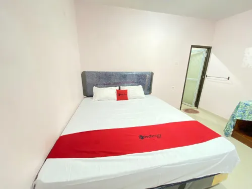 RedDoorz @ Homestay Madu Makassar Hotel a Mariso