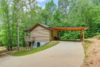 Cozy Tennessee Retreat w/ Patio & Charcoal Grill!