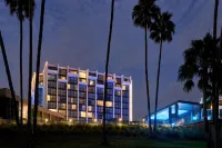 VEA Newport Beach, a Marriott Resort & Spa Hôtels à proximité de : St.John Vianney Chapel