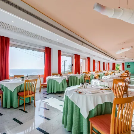 Best Western Hotel la Solara Отели рядом с достопримечательностью «Пьяцца Лауро»