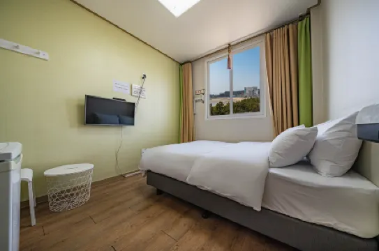 Incheon Beach Отели рядом с достопримечательностью «Бич- урваньский»