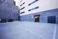 Yeongcheon CL Hotel - parking