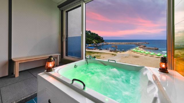 자다펜션의 월풀 또는 근처 해변 전경