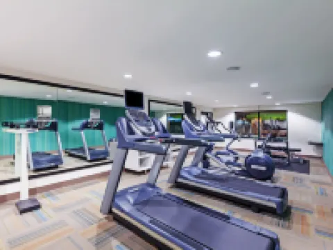 Holiday Inn Express & Suites TULSA S BROKEN ARROW HWY 51 by IHG Hoteles en Broken Arrow