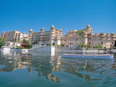 Shiv Niwas Palace by Hrh Group of Hotels Отели рядом с достопримечательностью «Джагдиш Темпл»