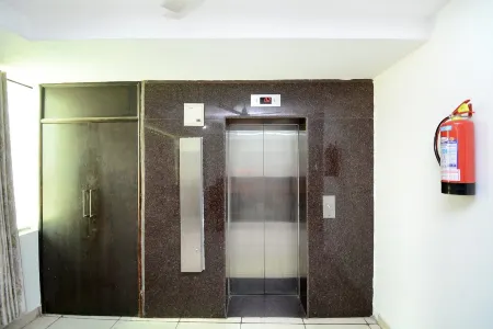 Shohrat Hotel Отели рядом с достопримечательностью «Railway Station Park»