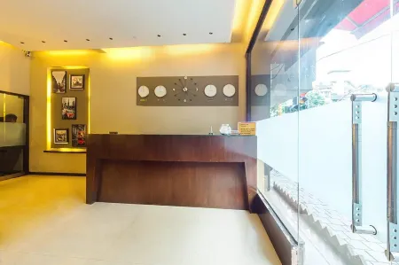 Hotel Landmark Fort Отели рядом с достопримечательностью «MCGM Garden Oshiwara»