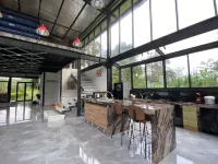 Villa Vive Trawas فنادق في بريجين