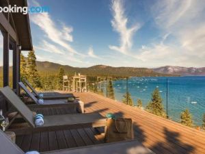 Lakeview by AvantStay Private Waterfront Cabin on Lake Tahoe w Hot Tub Views
