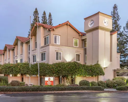 Best Western Plus Airport Plaza Hotel in zona Museo dei Bambini Discovery